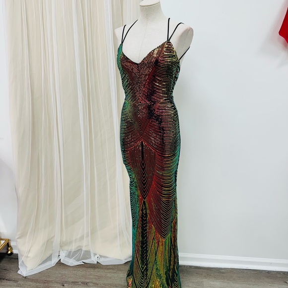 Dresses & Skirts - NYE Iridescent Sequin Open Back Evening Dress Gown Sz Small